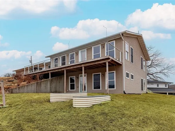 8104 Lakeshore Dr, Dexter, IA 50070