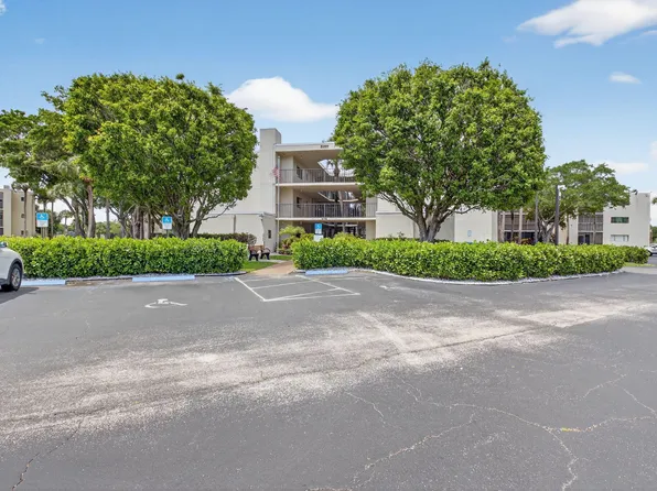 5100 Las Verdes Circle #215, Delray Beach, FL 33484