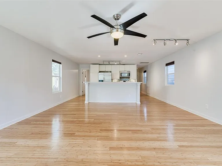 3519 Rogers St — Photo 3