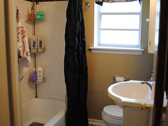 3rd image of 556 Beech Dr