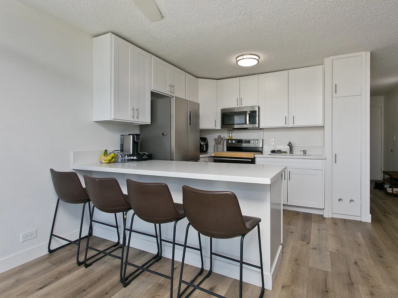 2 bed, 786 sqft, $3,200 — Photo 2