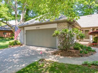 2105 N Cross Creek Dr SE, Grand Rapids, MI 49508