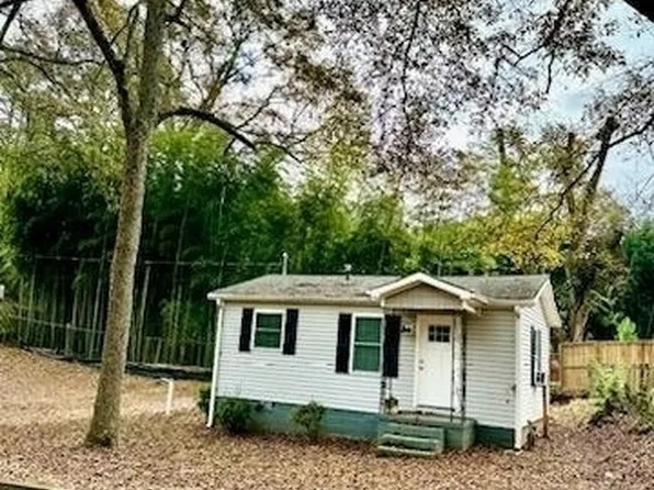 105 W White St, Carrollton, GA 30117