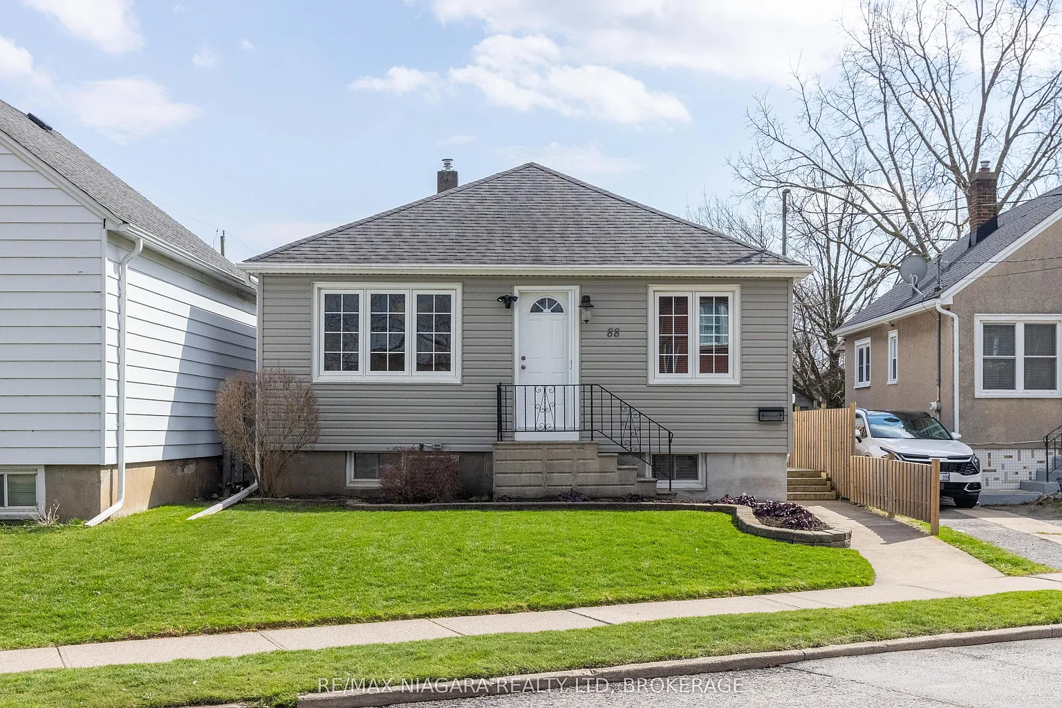 88 Garnet St photo 1