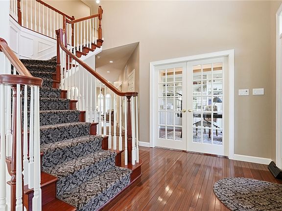 4th image of 302 Bunker Hill Dr
