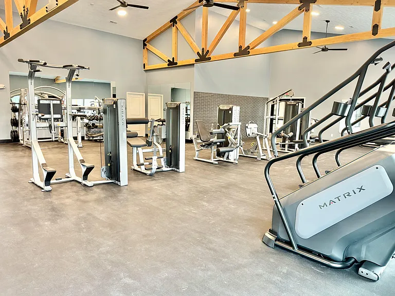 24/7 FITNESS CENTER, SPIN ROOM, & YOGA ROOM