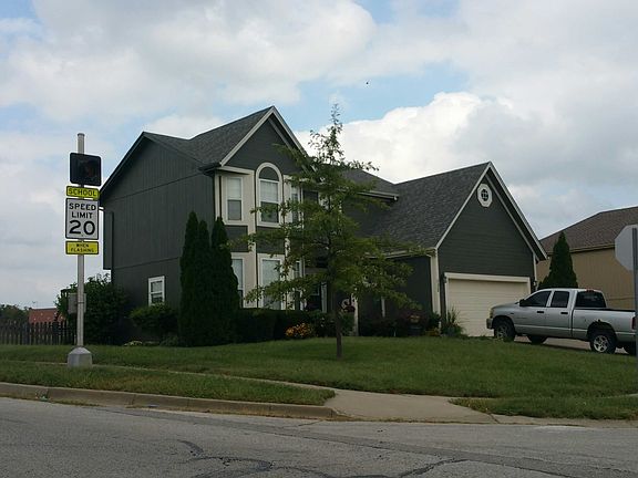 2nd image of 532 White Oak Ln