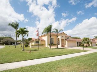 6621 Falconsgate Ave, Davie, FL 33331