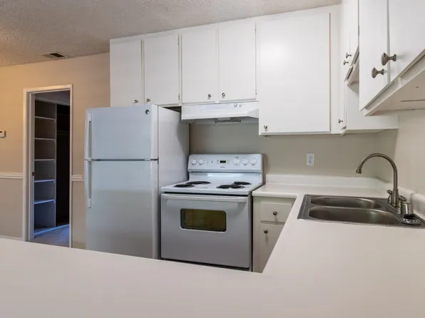 Near Everything, All Amenities! 1616 Q Street, Camellia Court Apartments, 1616 Q St #18, Sacramento, CA 95811