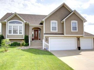 800 SW 33rd St, Lees Summit, MO 64082