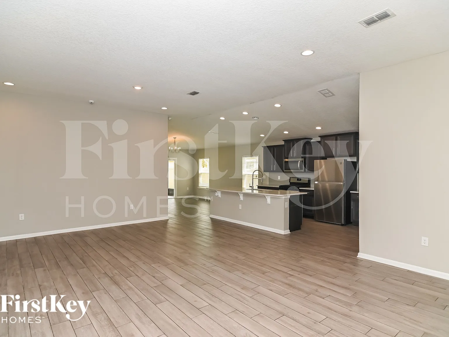 4 bed, 2.0 bath, 1798 sqft, $2,090 — Photo 2