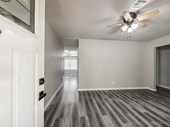3rd image of 425 W 149th St S