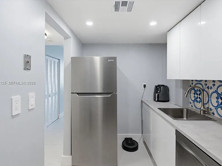 2899 Collins Ave #1022 — Photo 3