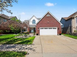 57595 Yorkshire Dr, Washington, MI 48094