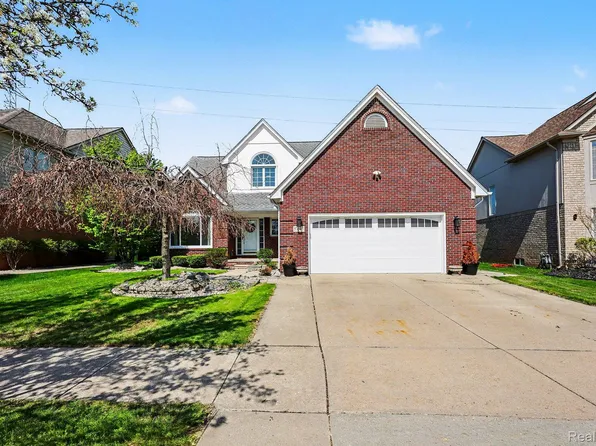 57595 Yorkshire Dr, Washington, MI 48094
