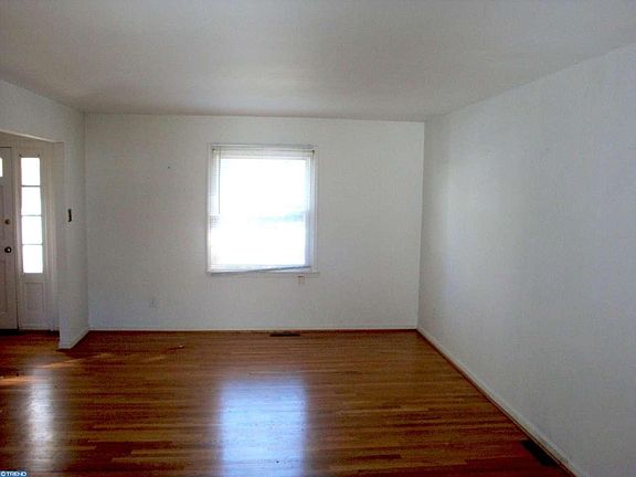 3rd image of 107 Dunbarton Dr