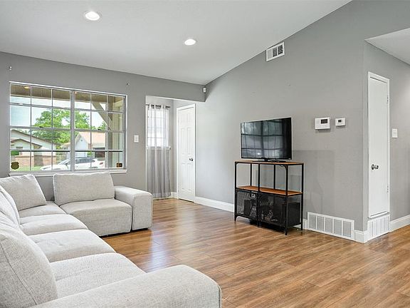 5th image of 1814 Mimosa Ave
