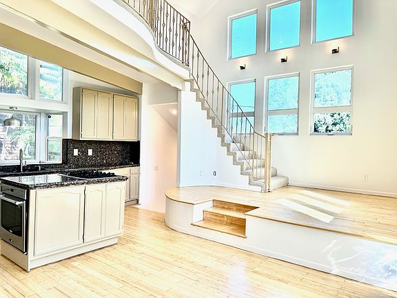 Open Kitchen/Living