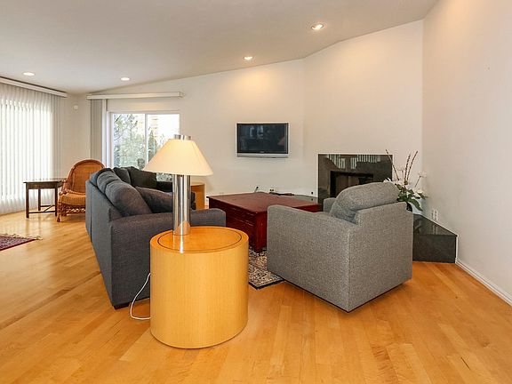 5th image of 905 S Donner Way