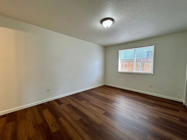 15511 NE 50th Cir — Photo 21