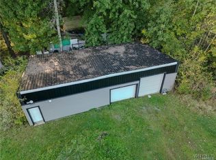 3454 Ewings Rd, Lockport, NY 14094
