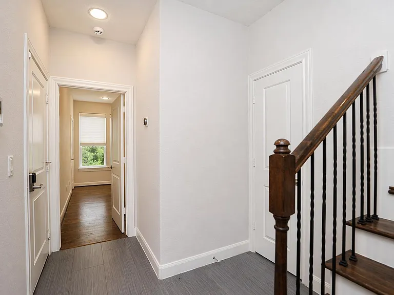 2212 Stuart St — Photo 6