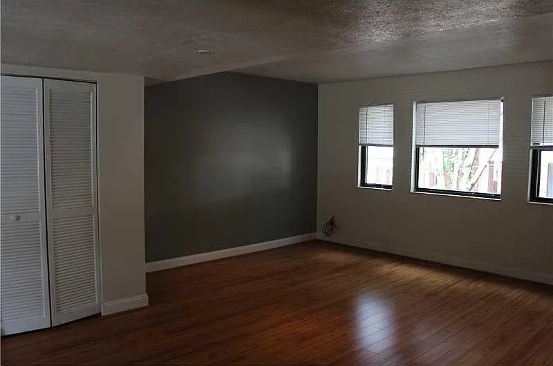 3 bed, 1200 sqft, $2,520 — Photo 3