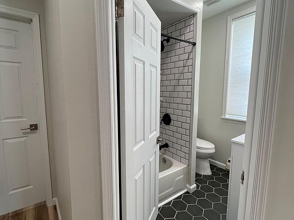 4th image of 2346 E Cumberland St #2