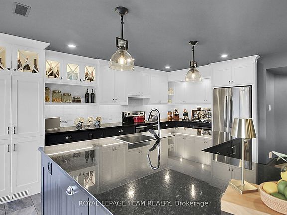 3rd image of 4448 Harper Ave #7