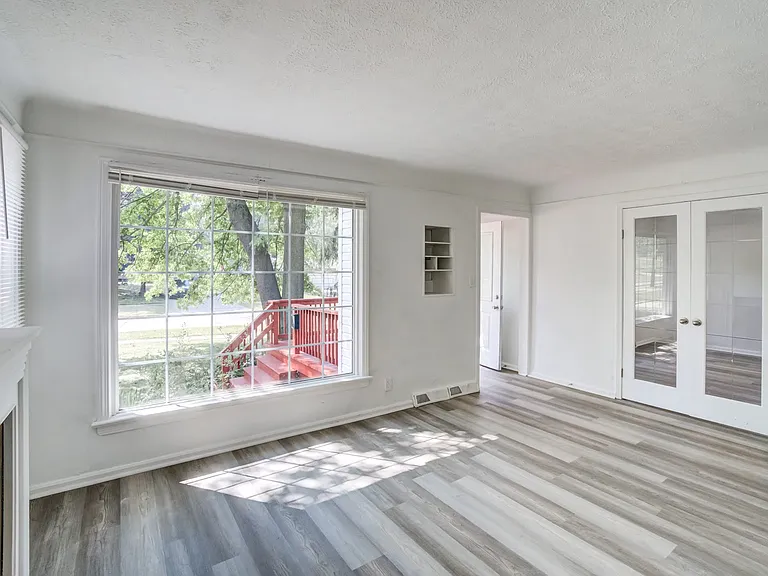 217 Grand Blvd — Photo 24
