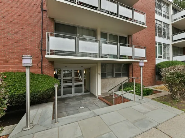 50 Park St APT 46, Brookline, MA 02446