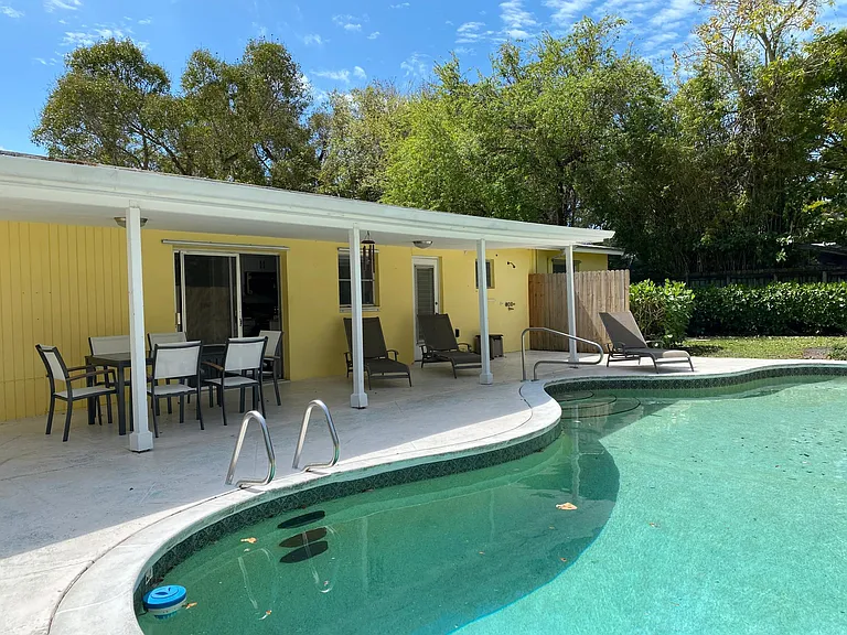 Swimming Pool & Covered Patio