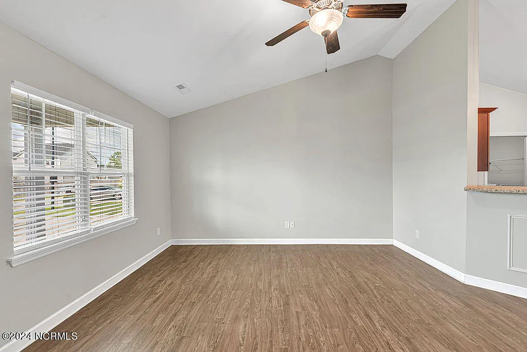 3 bed, 2.0 bath, 1220 sqft, $1,750 — Photo 4