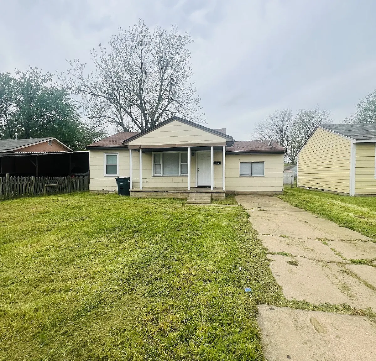 2 bed, 1.0 bath, $900 — Photo 2