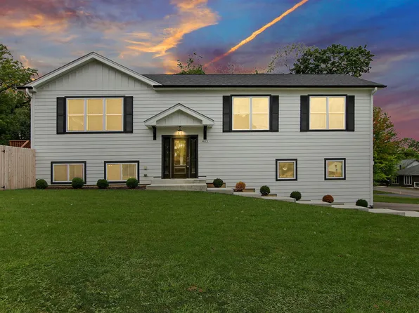 403 Hammond St, Wauconda, IL 60084