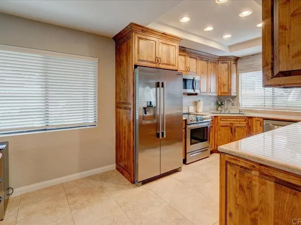 974 Lupine Hills Dr Unit 72, Vista, CA 92081