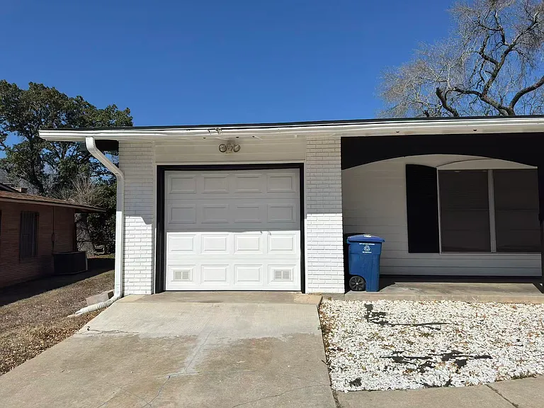 215 Montfort Dr — Photo 21