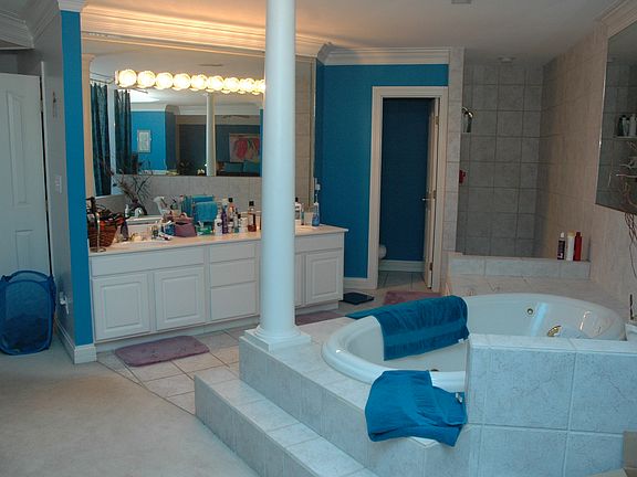 4th image of 8810 Wooded Trail Ct