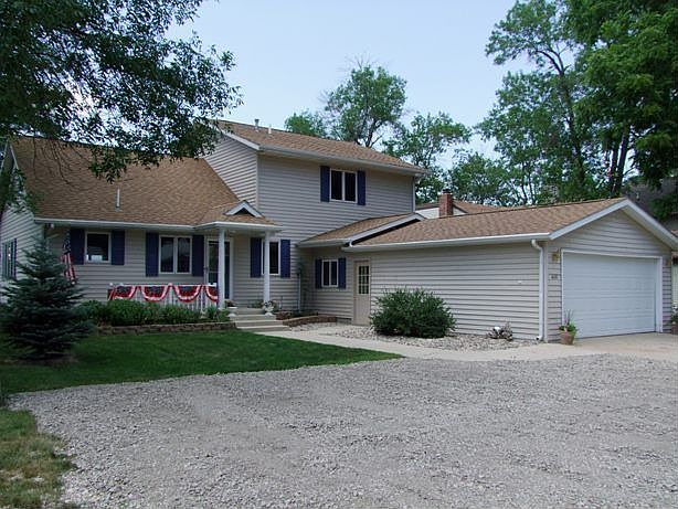 1st image of 406 Lakeshore Dr