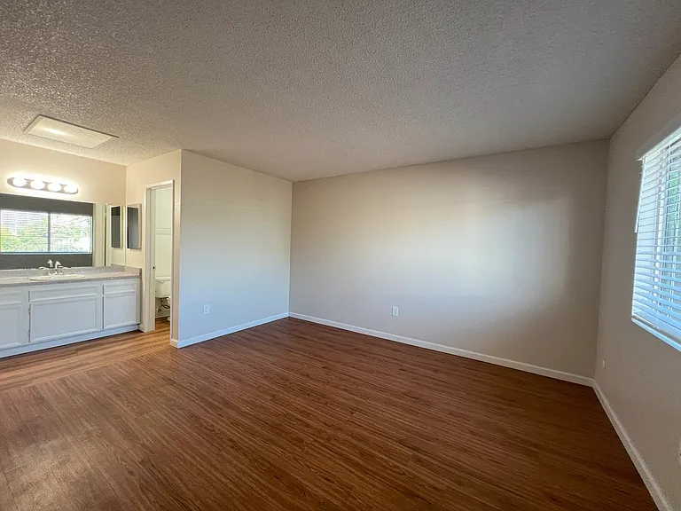 1389 E Lexington Ave E — Photo 17