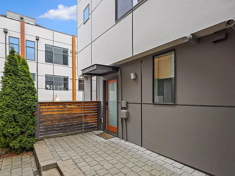 410 W Fulton St — Photo 21