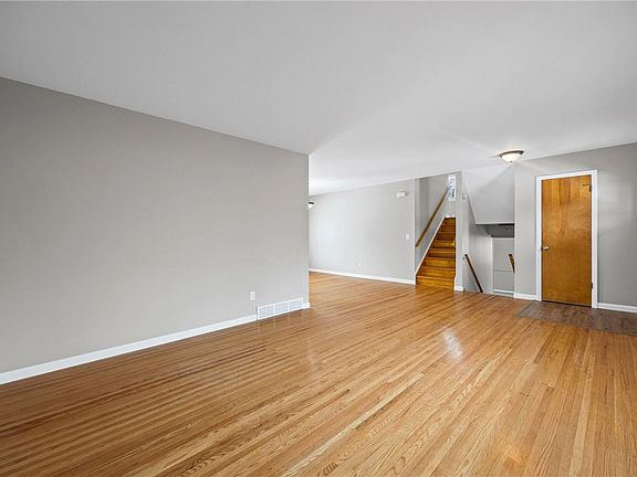 5th image of 192 Summit Hill Dr