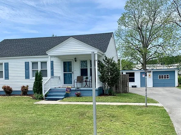 1606 New Bern St, Newport, NC 28570