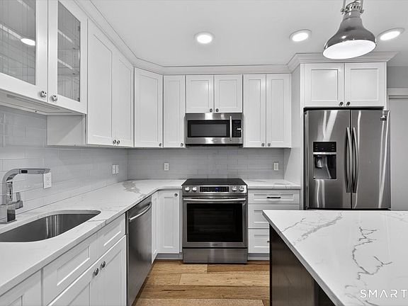 3rd image of 32-1/2 Village Road