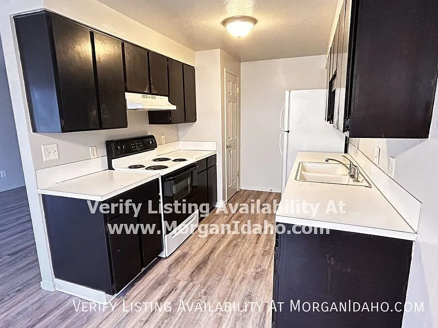 Building Photo - 697 S White Cloud Dr