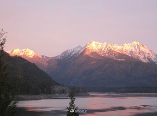 560 N Standstill Dr, Hoodsport, WA 98548