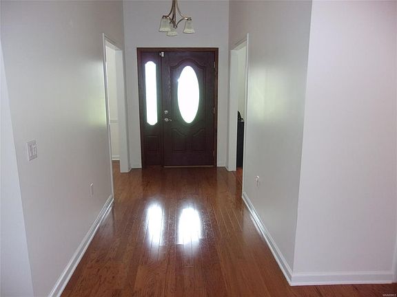 2nd image of 306 E Sommer Oak Dr