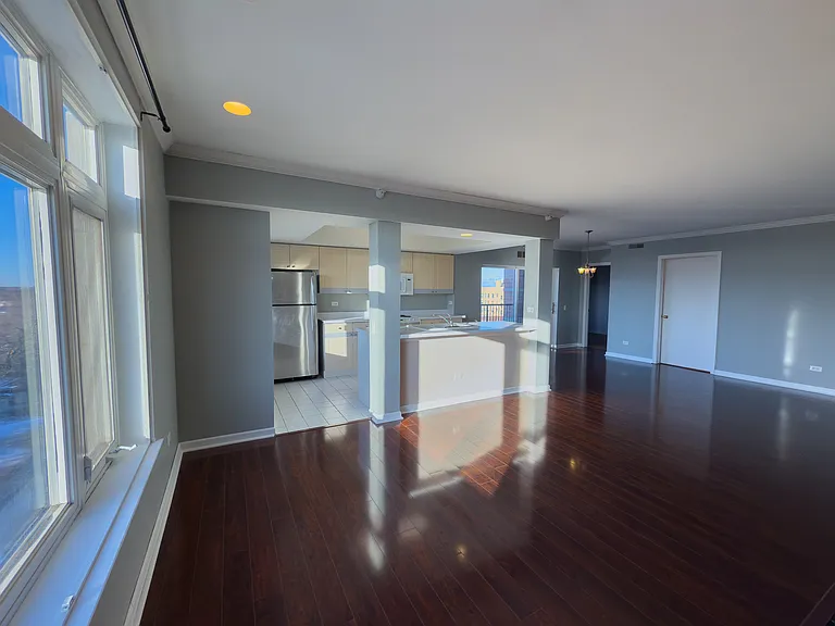 811 Chicago Ave — Photo 5