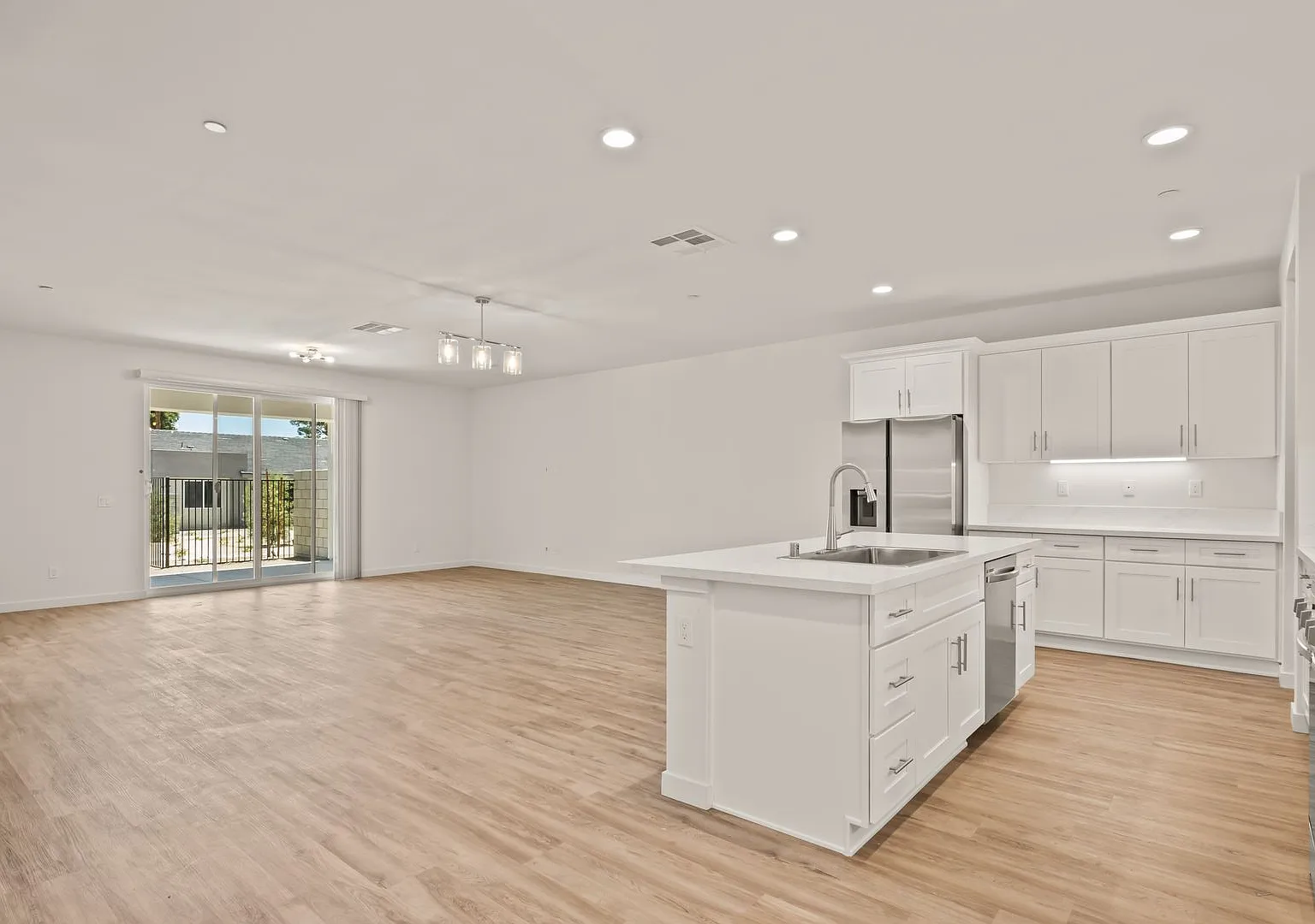 New Home in Gated Indian Palm Country Club — Photo 2