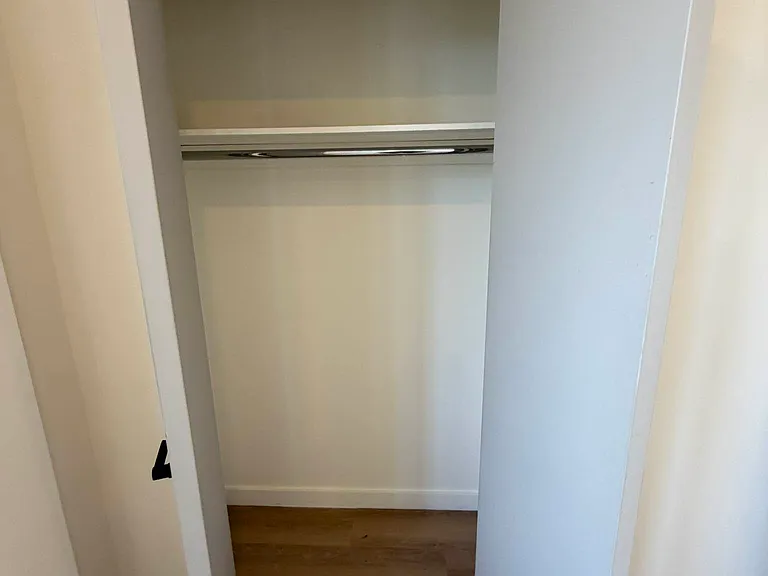 321 Franklin Ave #4D — Photo 9